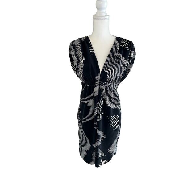 Black Halo Y2K 100% Silk Shift Dress V Back Plunge Neck Sleeveless Size 8 - Picture 2 of 11